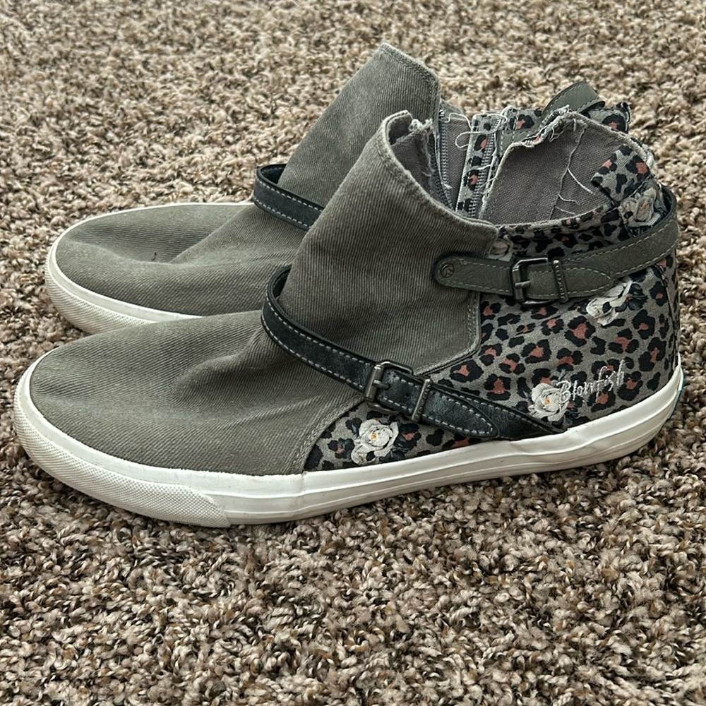 Blowfish grey/green shoes. Very gently worn & very comfortable.